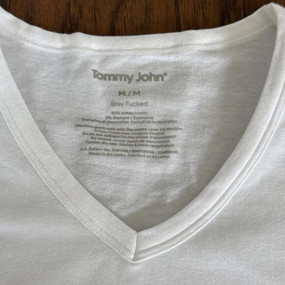 1 TOMMY JOHN COTTON BASICS STAY TUCKED V-NECK T-SHIRT UNDERSHIRT- WHITE- SIZE M - Picture 3 of 4